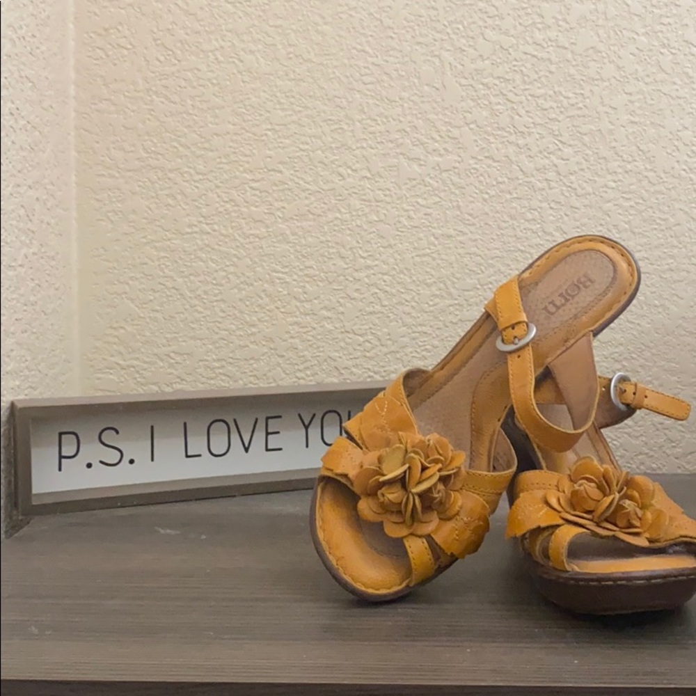 Mustard yellow vintage rosette, heels